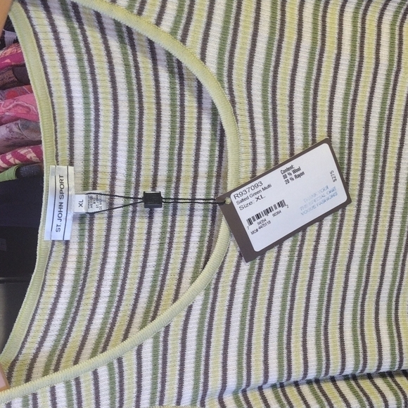 St John's Sport Tank Top Size Extra Large Nwt - Picture 2 of 7